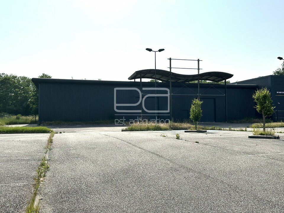 Vente local d''activites 692 m² non divisibles