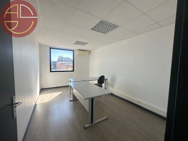 Location bureaux 60 m² à BEAUZELLE