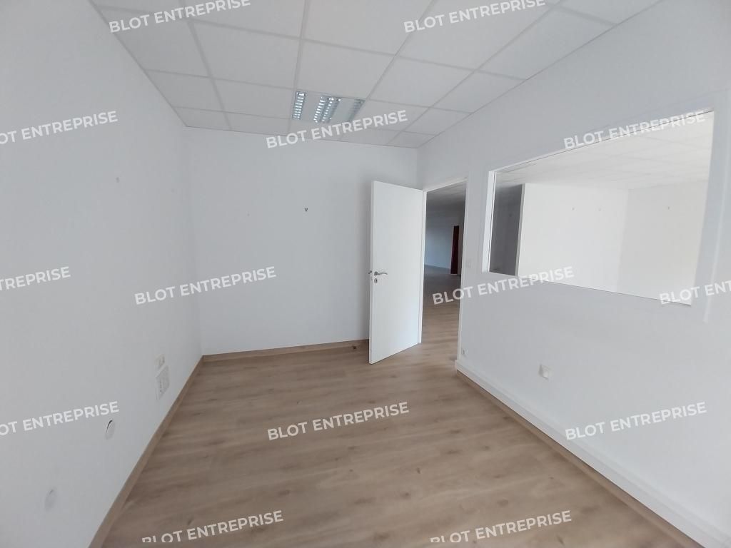 Location bureaux 228 m² non divisibles