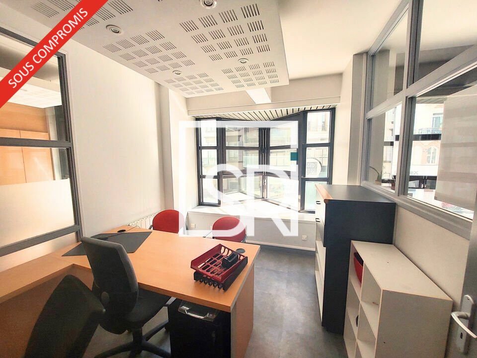 RARE - EMPLACEMENT N°1 - BATIMENT INDEPENDANT AVEC PARKING - HYPER CENTRE - 63000 CLERMONT-FERRAND