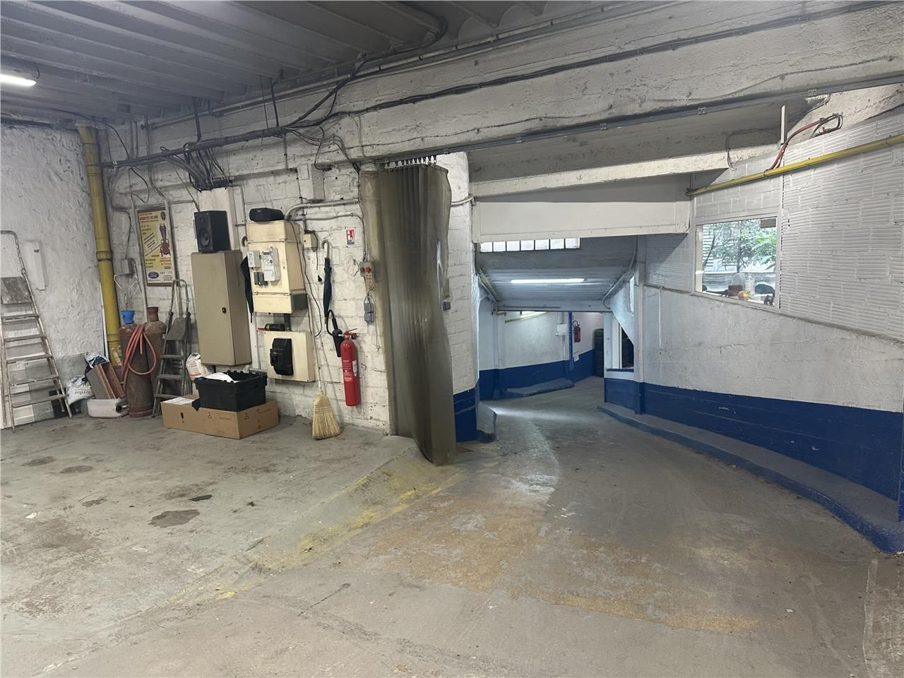 Location entrepôts 1056 m² non divisibles