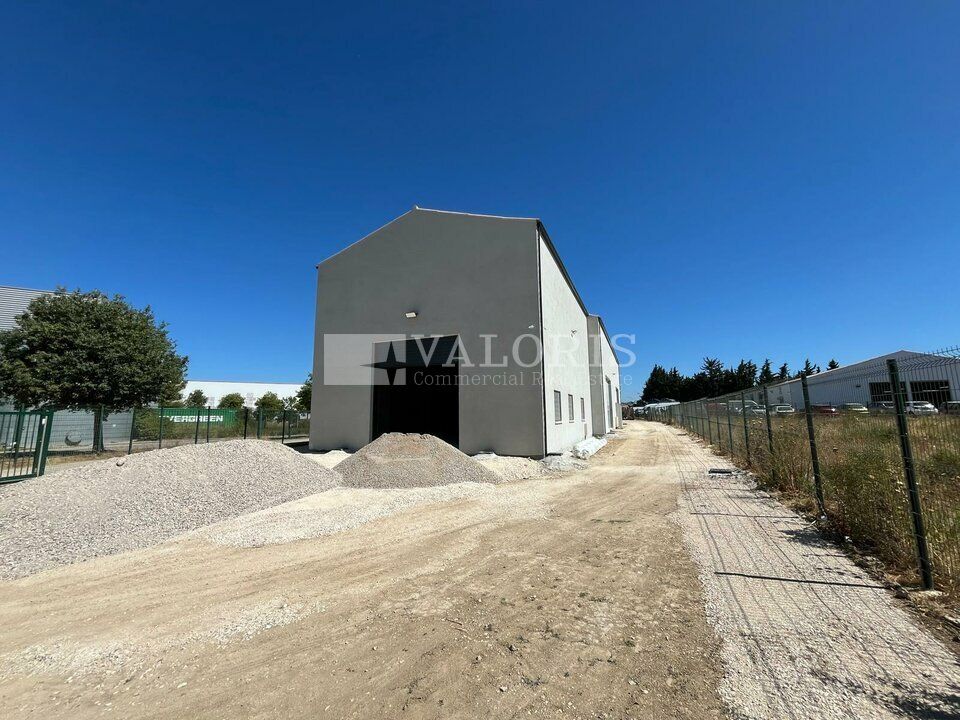 VALORIS MEDITERRANEE vous propose, à la location, une cellule d'activité neuve, d'une surface de 140m² au coeur de la ZI Nord de Rognac proche des grands axes.