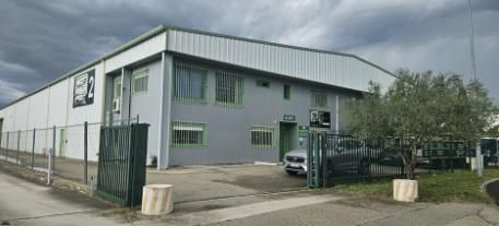 Location entrepôts 4100 m² non divisibles