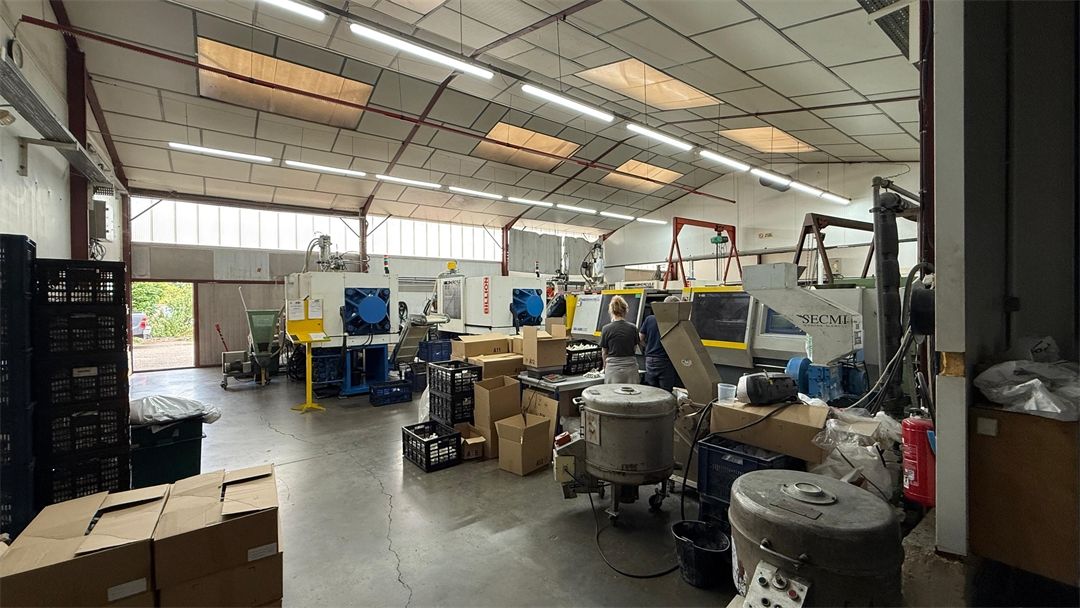 Location entrepots 857 m² non divisibles