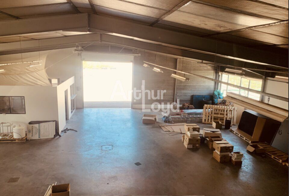 Location local d''activites 415 m² non divisibles