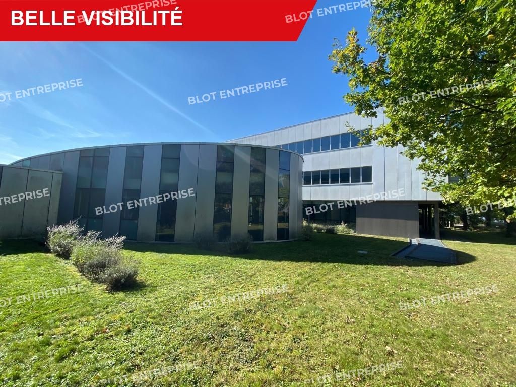 Location bureaux 8245 m² non divisibles