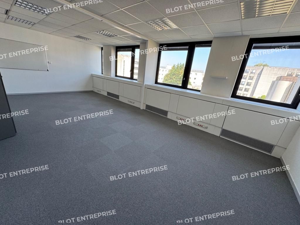 Location bureaux 843 m² non divisibles