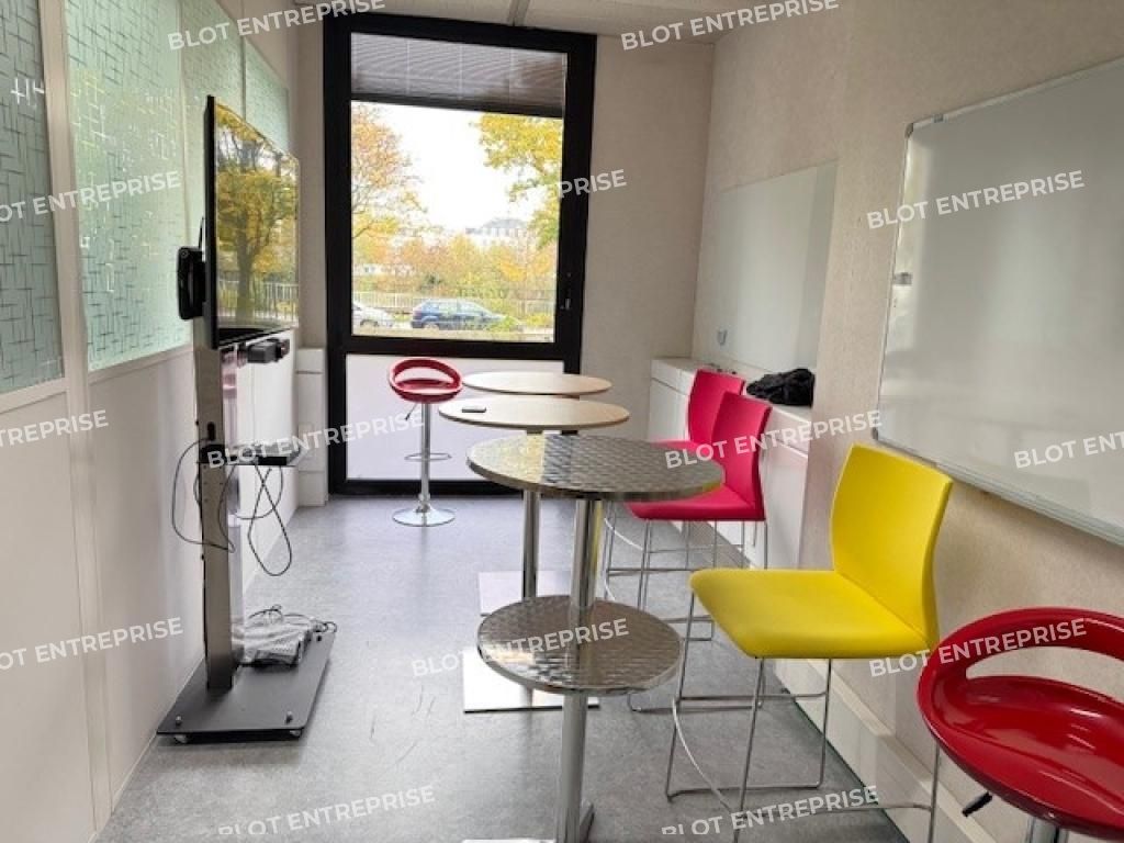 Location bureaux 4818 m² non divisibles