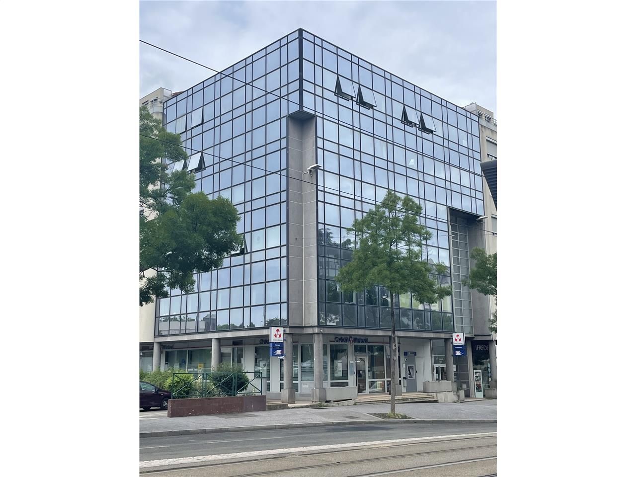 Location bureaux 170 m² à Bron