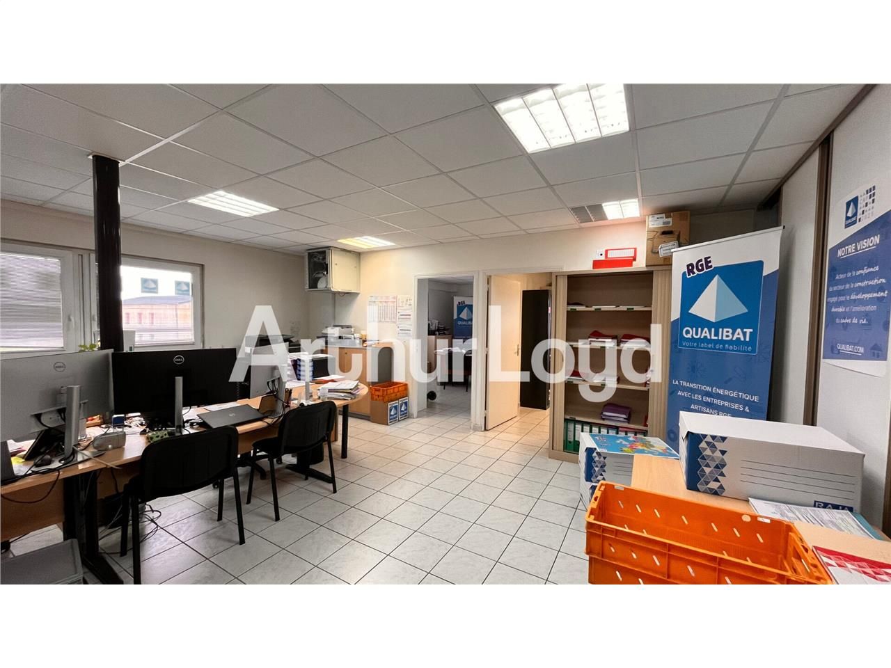 Location bureaux 180.00 m² à IFS