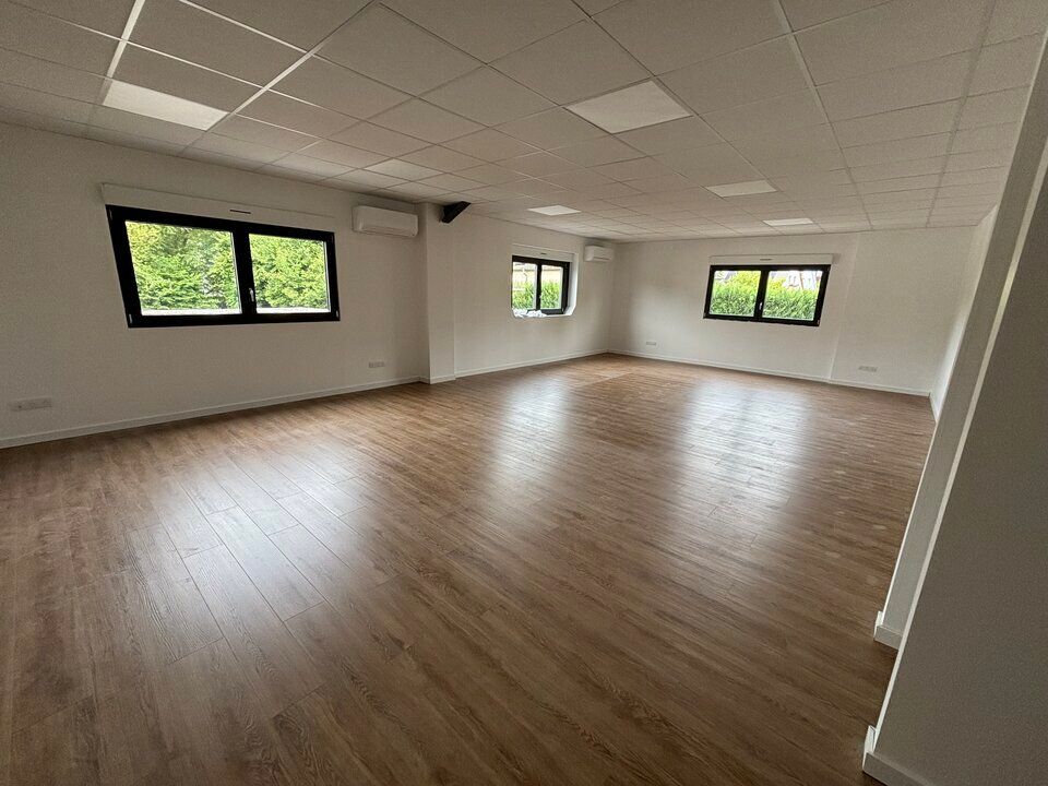 Location bureaux 64.1 m² non divisibles