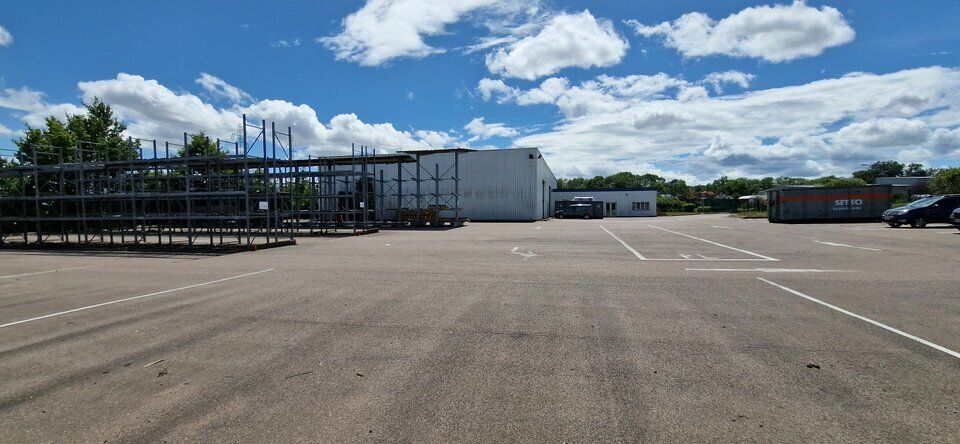 A LOUER – BATIMENT INDEPENDANT -  ZAE CAP NORD