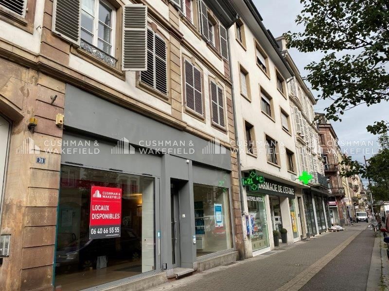 Location locaux commerciaux 143 m² non divisibles