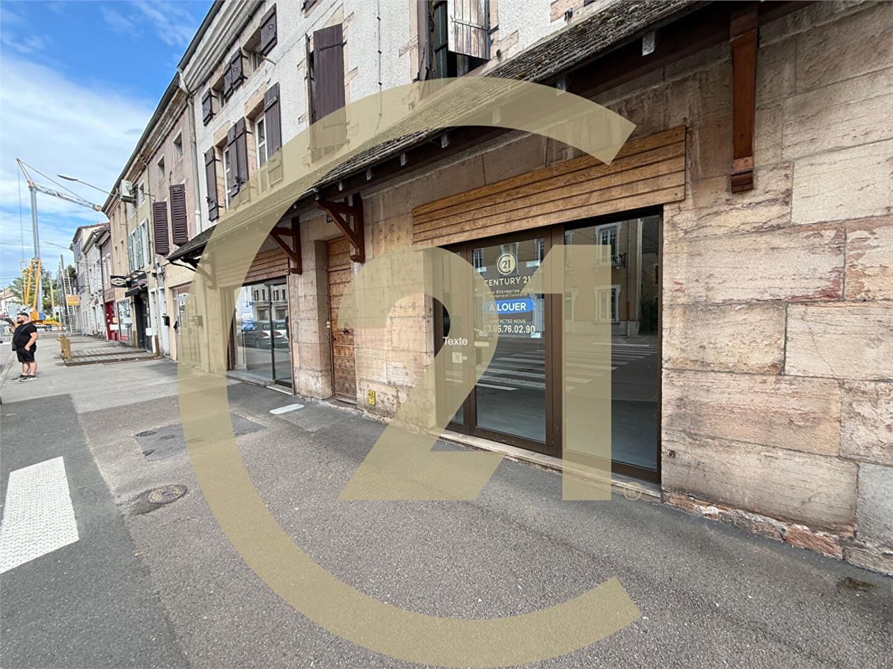 Location local commercial 530.00 m² à LOUHANS