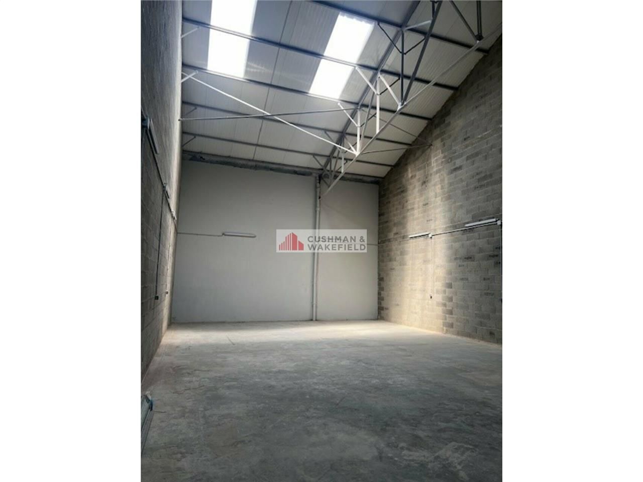 NIMES - LOCAUX D'ACTIVITES A LOUER