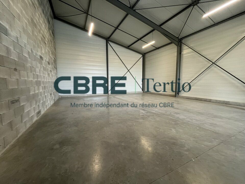 Location local d''activites 396 m² divisibles à partir de 198 m²