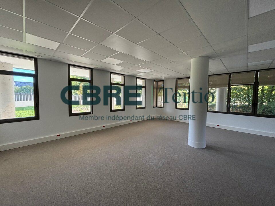 Location bureaux 1490 m² divisibles à partir de 90 m²