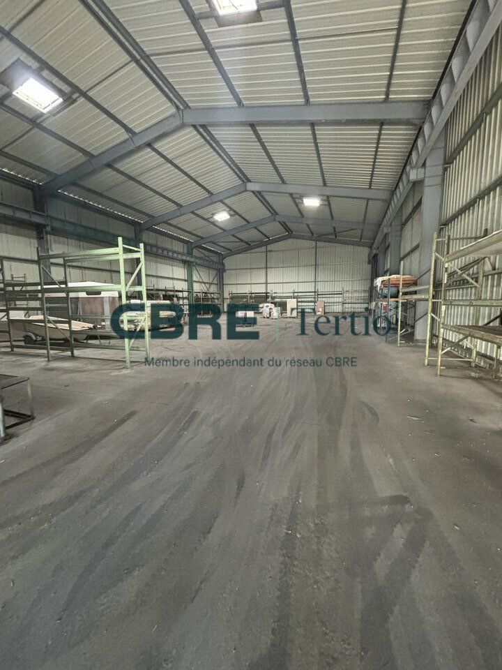 Location entrepot 750 m² non divisibles