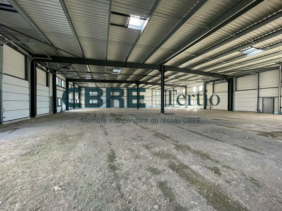 Vente local d''activites 878 m² non divisibles
