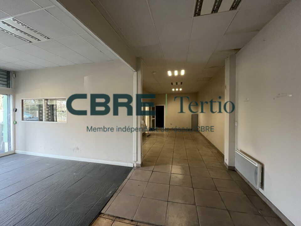 Location local commercial - 573 m²