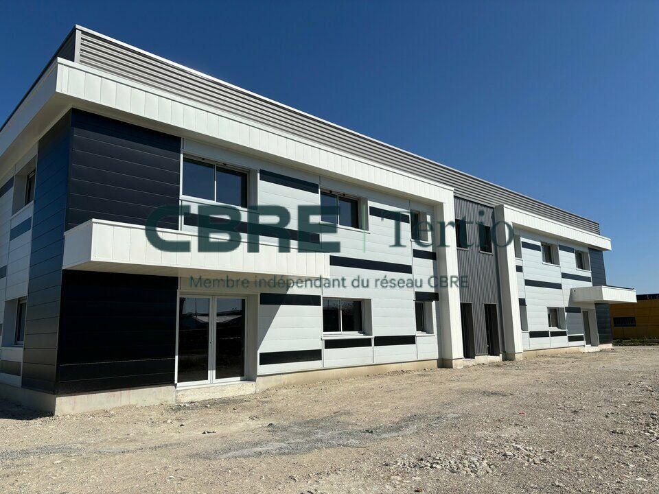 Location local d''activites 910 m² non divisibles