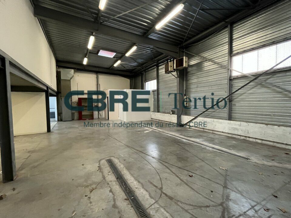 LOCAL COMMERCIAL + STOCKAGE À LOUER / SAINT-AVERTIN 