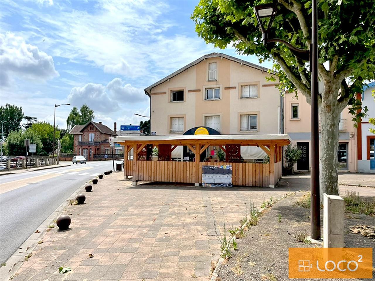 Vente local commercial 300.00 m² à SAINT SULPICE LA POINTE