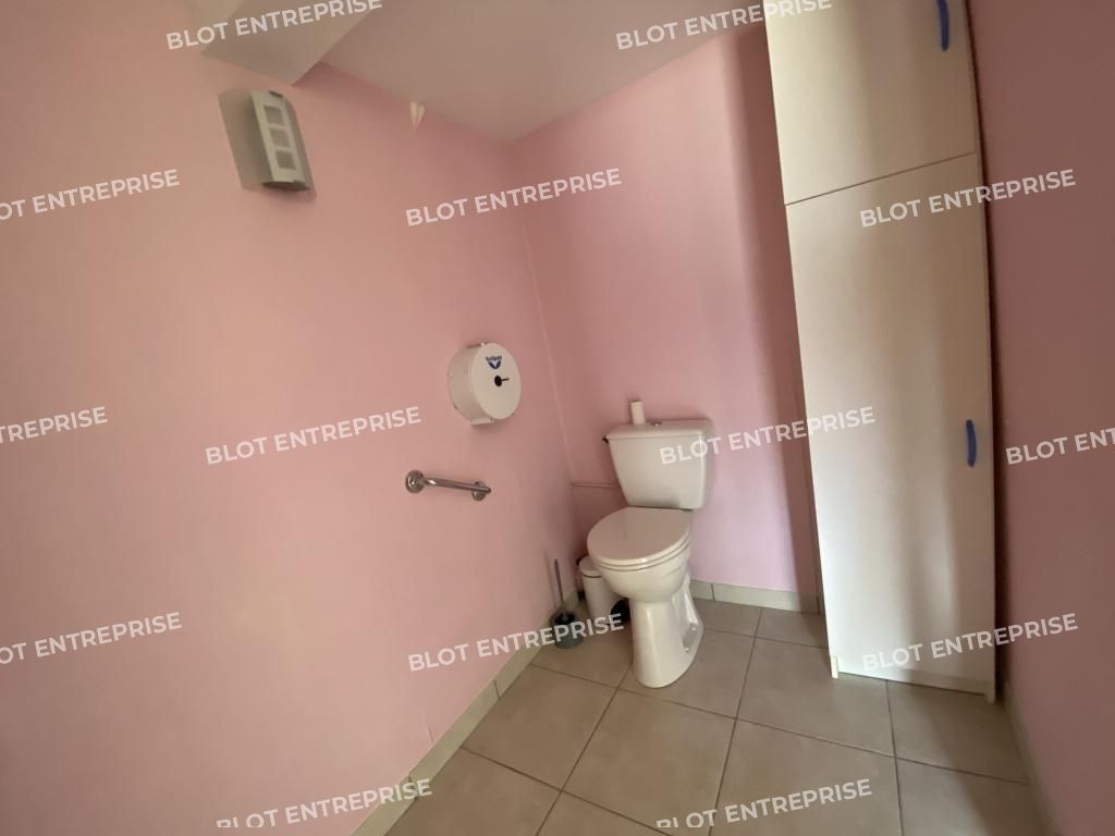 Location local commercial 92 m² non divisibles
