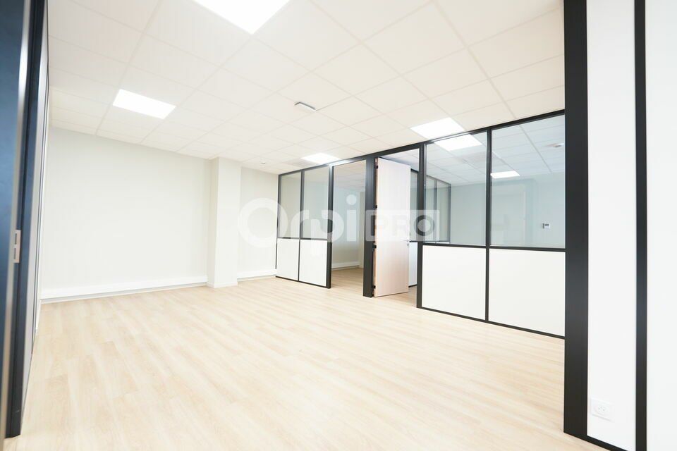 BUREAUX A LOUER - 233 m² DIVISIBLE - VILLEURBANNE