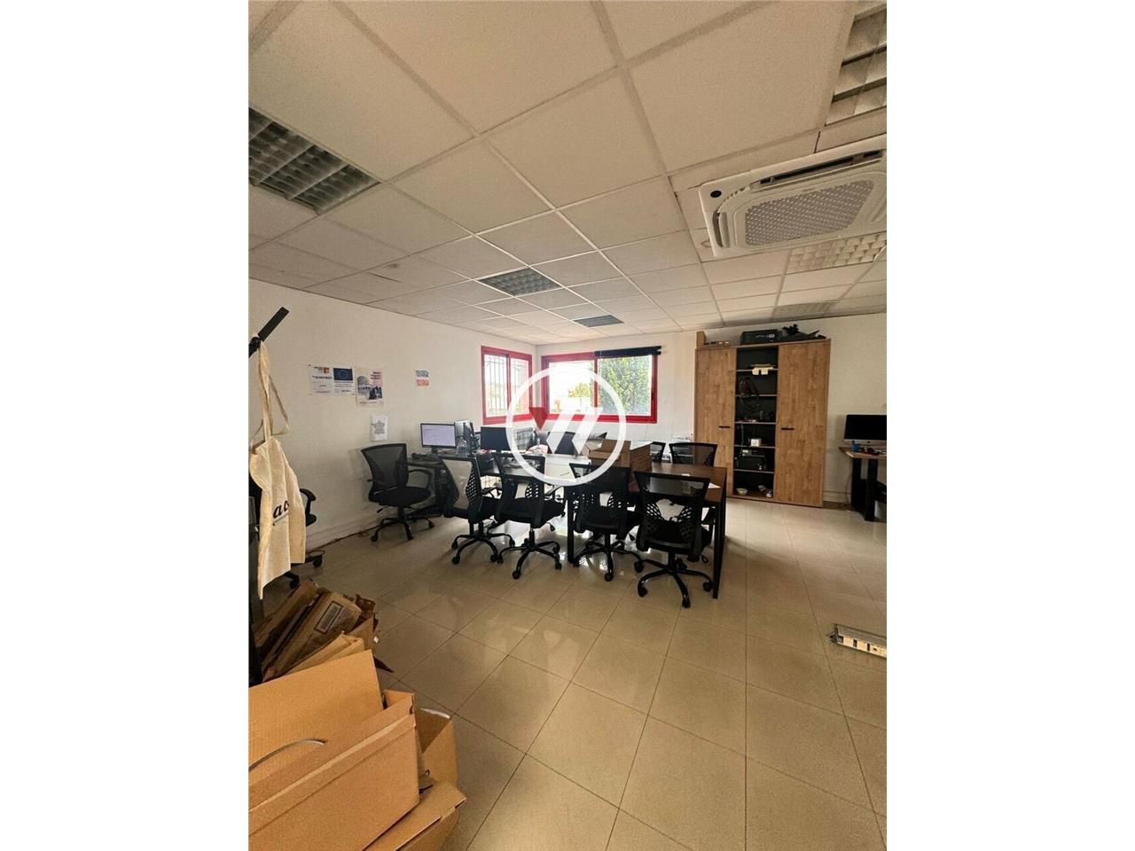 BUREAUX EXCELLENT ETAT A LOUER EN RDC