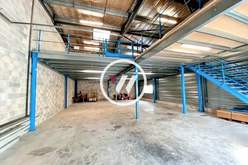 LOCAL D'ACTIVITE 200m² AU SOL + 150m² MEZZANINE A LOUER