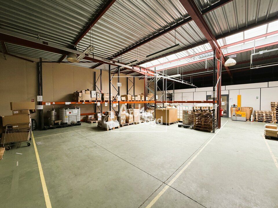 Location local d''activites 550 m² non divisibles