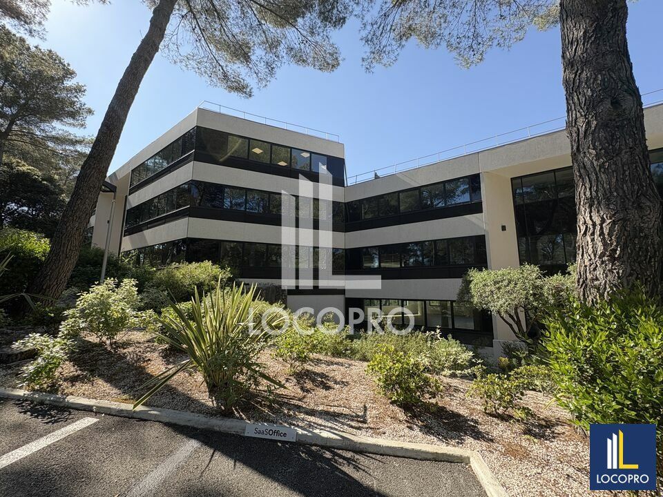 A VENDRE - BUREAUX RENOVES DE 1 575 M2 DIVISIBLES A PARTIR DE 245 M2 - SOPHIA