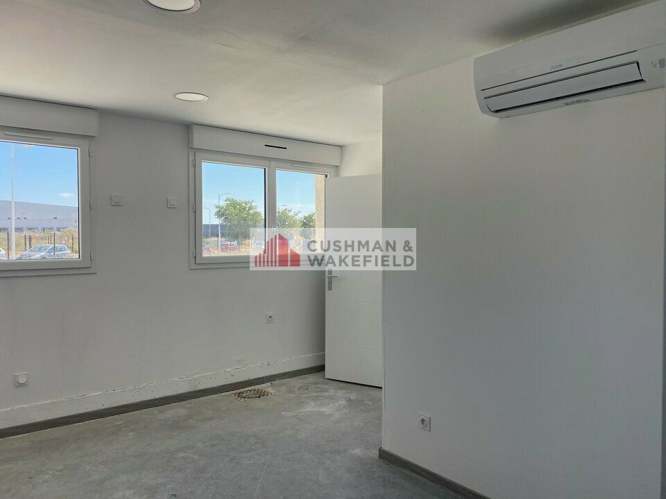 VAUVERT - LOCAL D'ACTIVITE A VENDRE