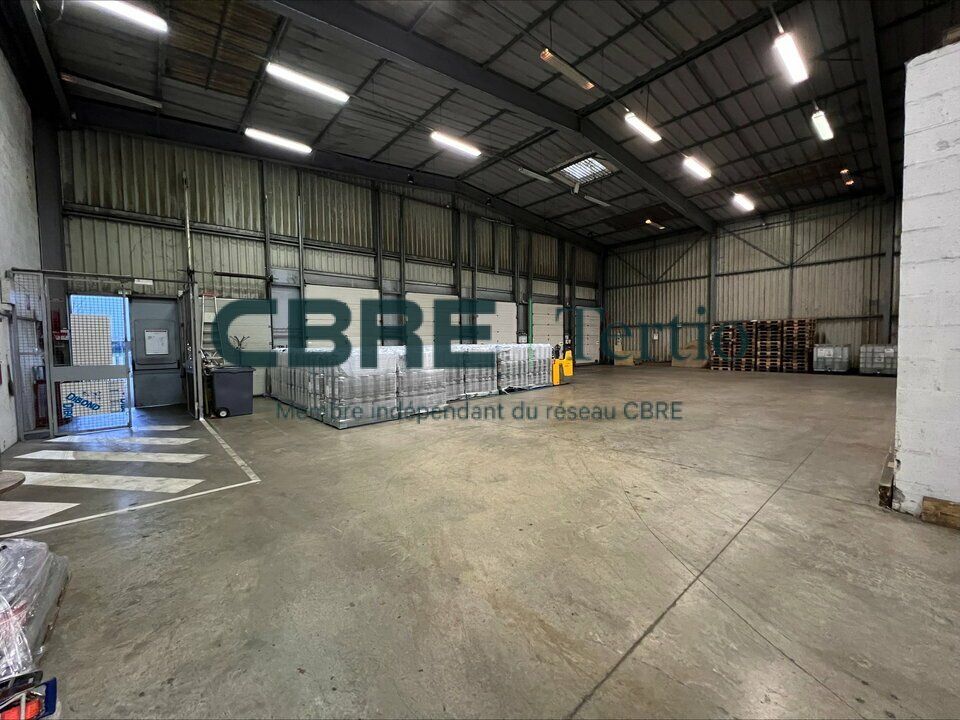 Location local d''activites 824 m² non divisibles