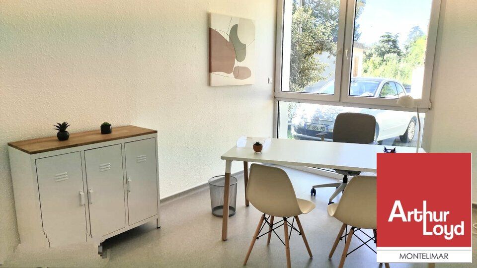 MONTELIMAR A DEUX PAS DU CENTRE-VILLE - A LOUER - BUREAUX EN RDC LUMINEUX AVEC PARKING