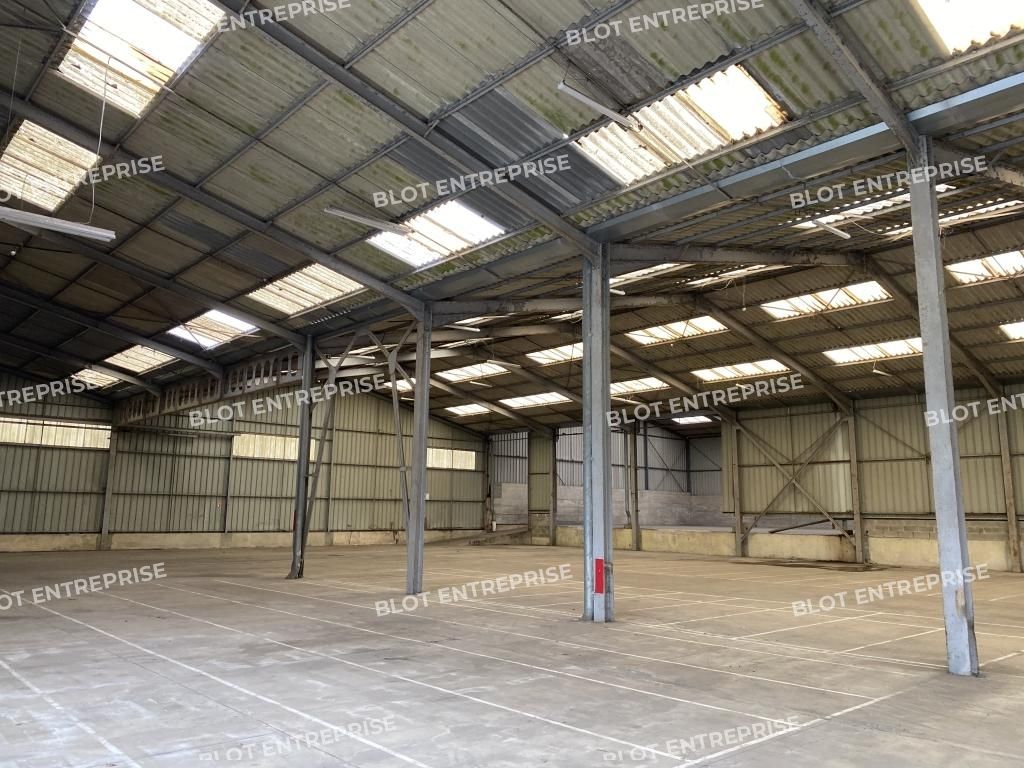 Vente entrepôts 3350 m² non divisibles