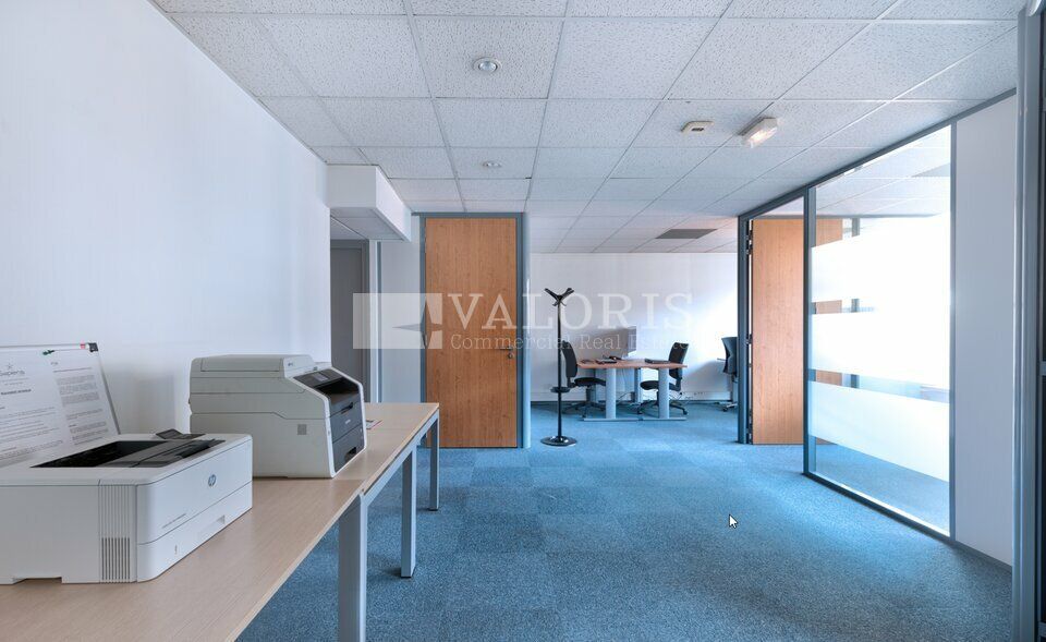 Valoris Real Estate vous propose à la vente un plateau de bureaux d'environ 65 m² situé au 3ème étage d'un immeuble tertiaire, en plein coeur du 3ème arrondissement de Lyon - secteur Préfecture.