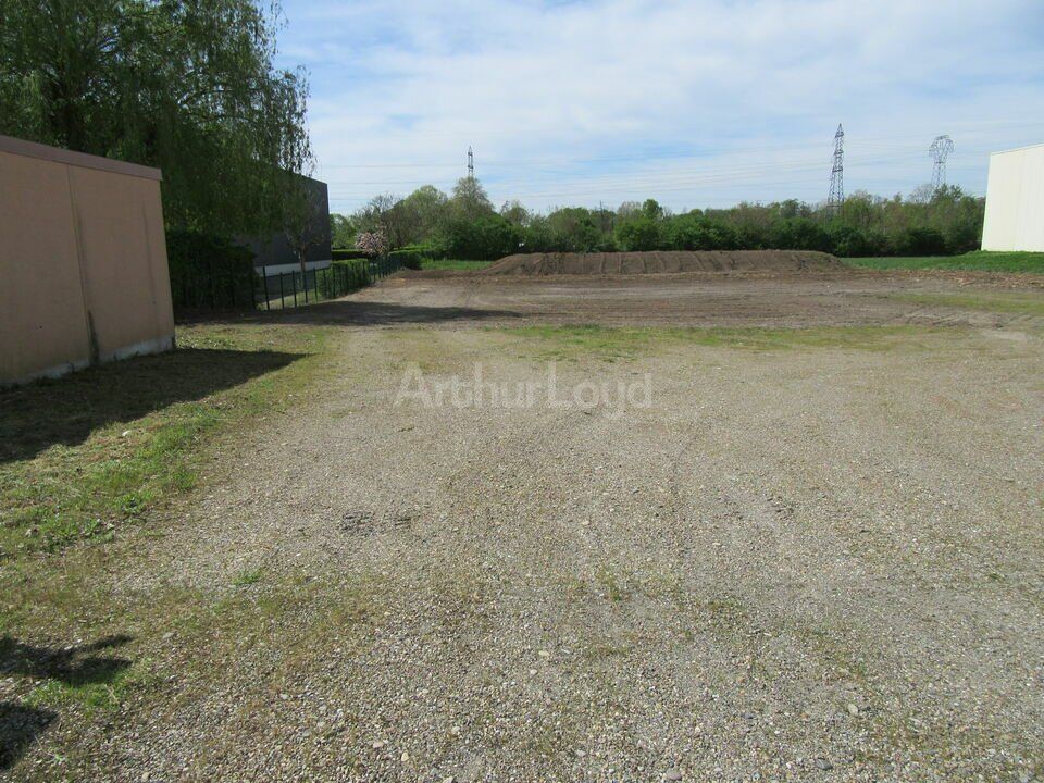 À LOUER – TERRAIN NU – STOCKAGE / ENGINS 