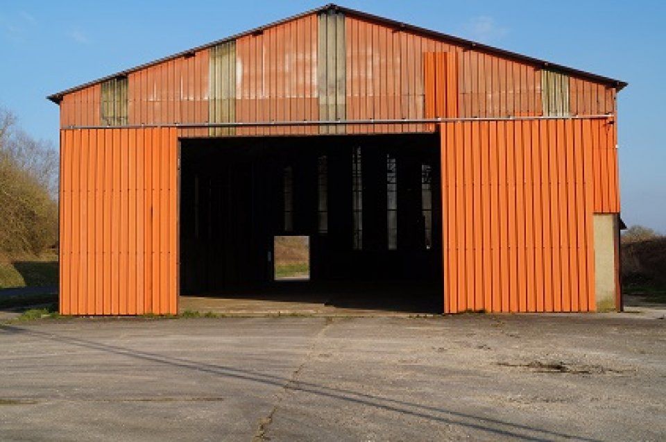 Location entrepot 900 m² non divisibles