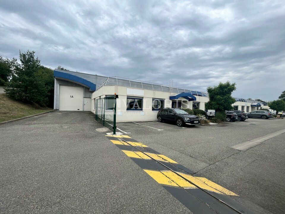 Location local d''activites 1443 m² divisibles à partir de 309 m²