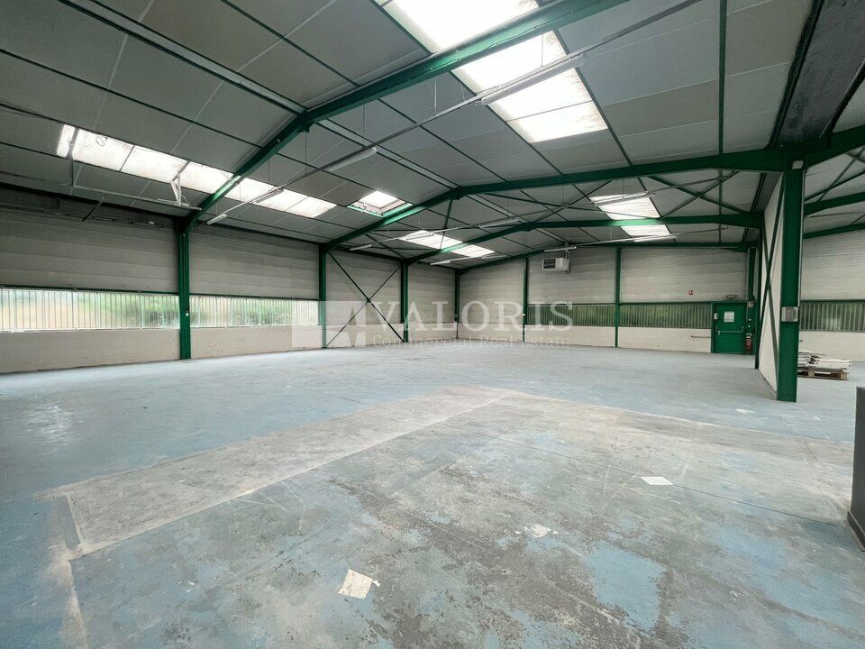 Valoris Real Estate vous propose à la location un lot d'activités situé à Saint-Genis Laval, au sein d'un parc récent, clôturé et sécurisé.