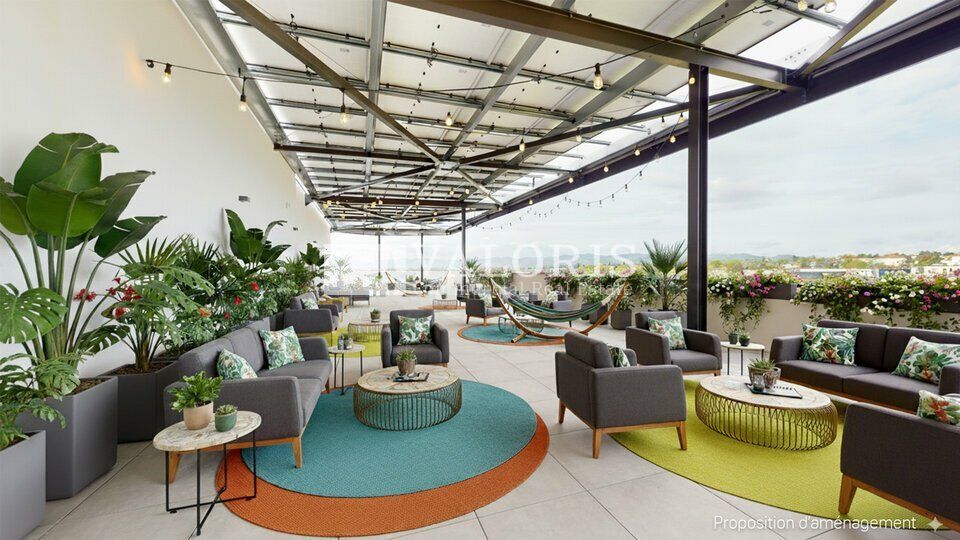 Au sein d'un quartier en pleine mutation, un immeuble de dernière génération, d'une surface de 6 000 m² sera disponible à la location. Venez découvrir cette belle opportunité !