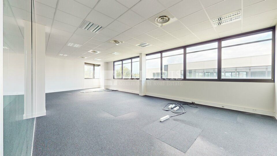 2565 m² pour ce bureaux en vente à Saint priest