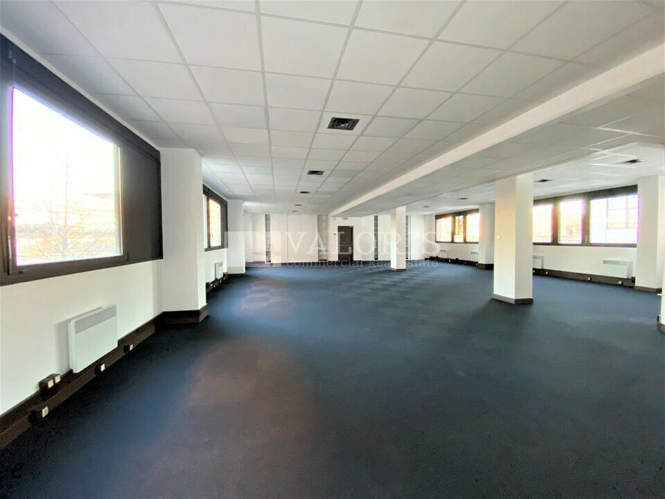 Nous vous proposons à la location, plusieurs surfaces de bureaux au sein d'un immeuble sécurisé et bien entretenu, proche de la Gare Part Dieu et des transports en commun.