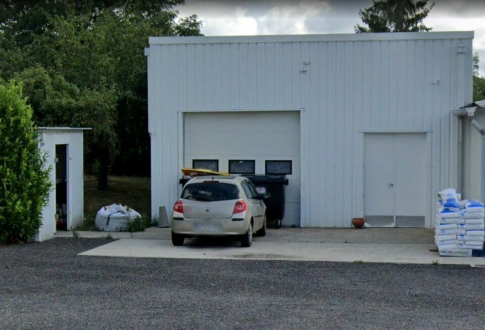 Location local d''activites 220 m² divisibles à partir de 118 m²