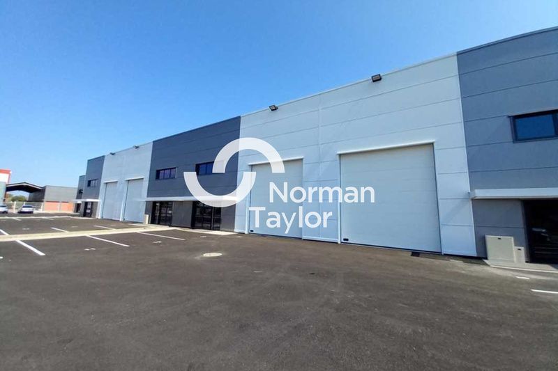 Location local d''activites 273 m² non divisibles