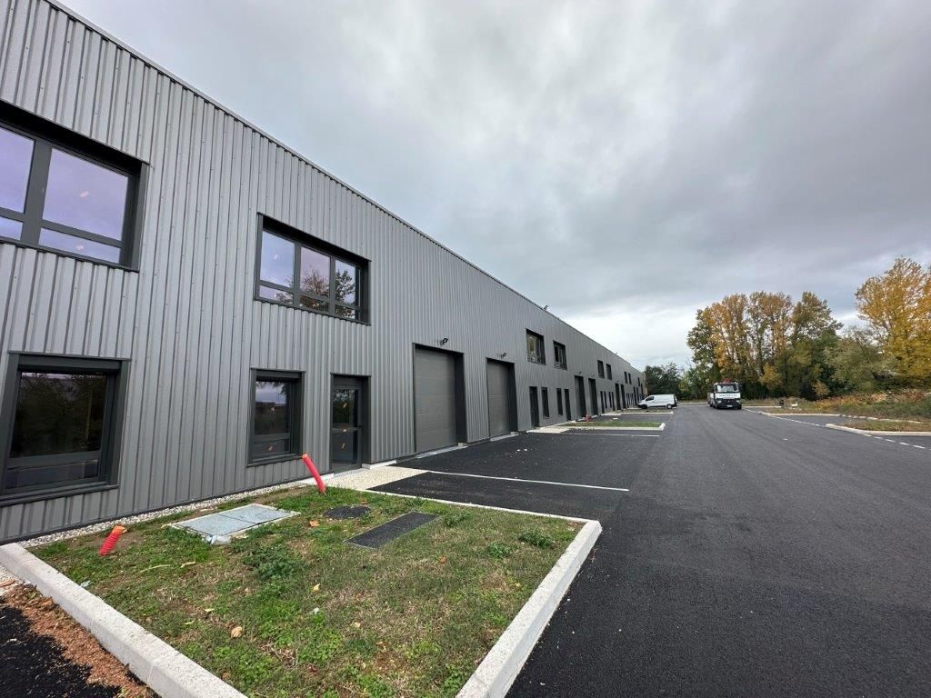 Location local 234 m² à Bourgoin-Jallieu