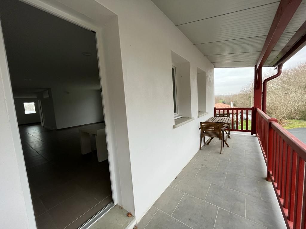 Location bureaux 85.00 m² à BIDART