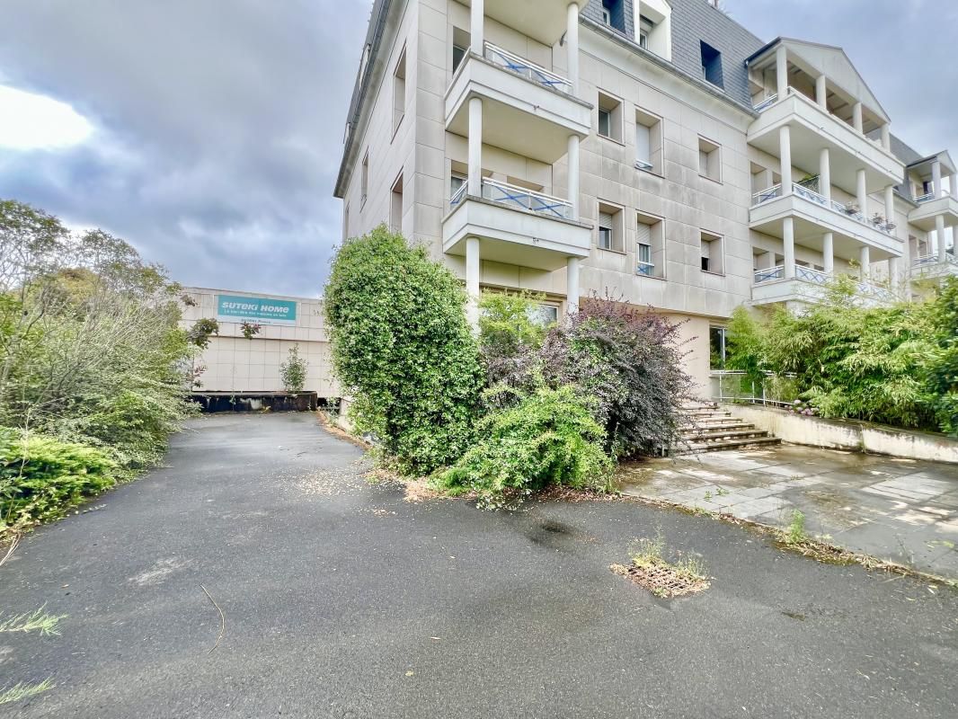 Vente entrepôts 3200 m² divisibles à partir de 322 m²